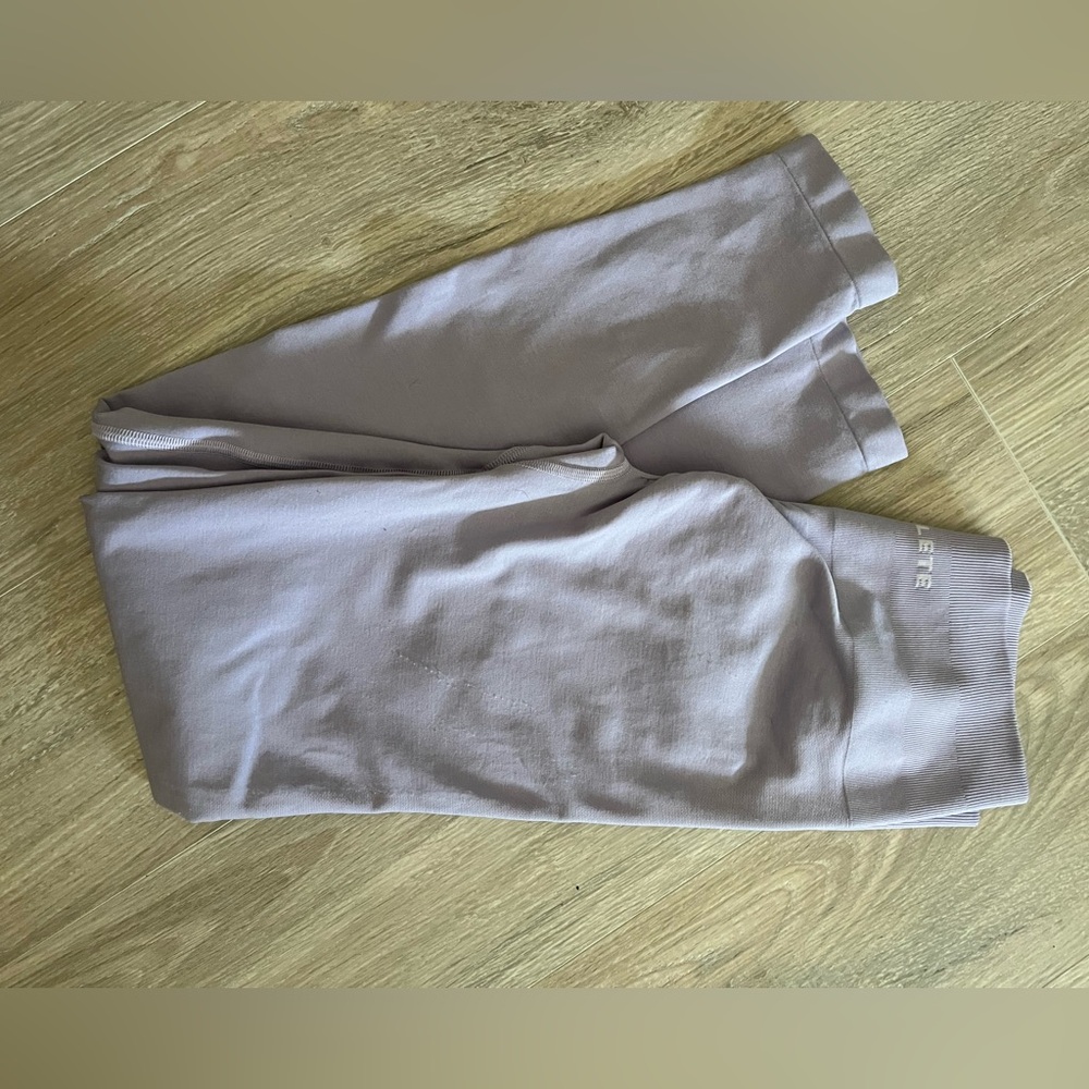 Alphalete, amplify leggings, Misty lilac size medium